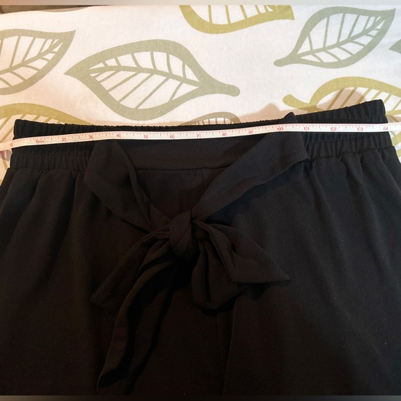 Express Shorts with Waist Bow Size S - Picture 7 of 8